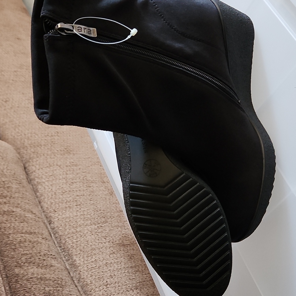 Boots - Picture 2 of 3